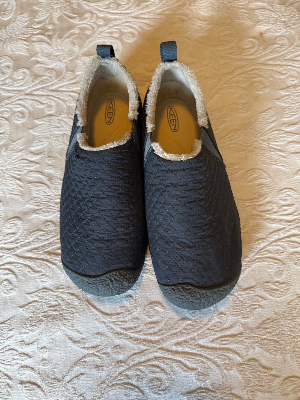 NEW KEEN Women’s' Quilted Slip-On Warm- Lined Shoes in Gray 9.5